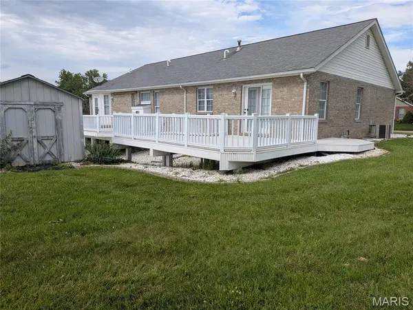 521 Grand AVE, Waterloo, IL 62298