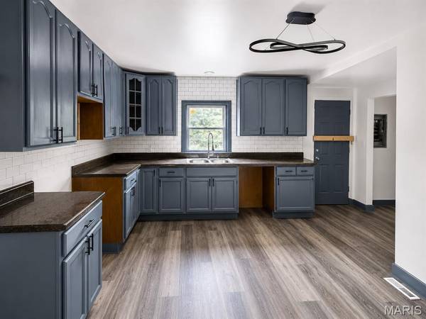 2107 Stansbury ST, St Louis, MO 63118