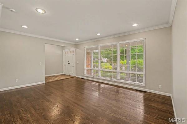 3265 Classic DR, Florissant, MO 63033