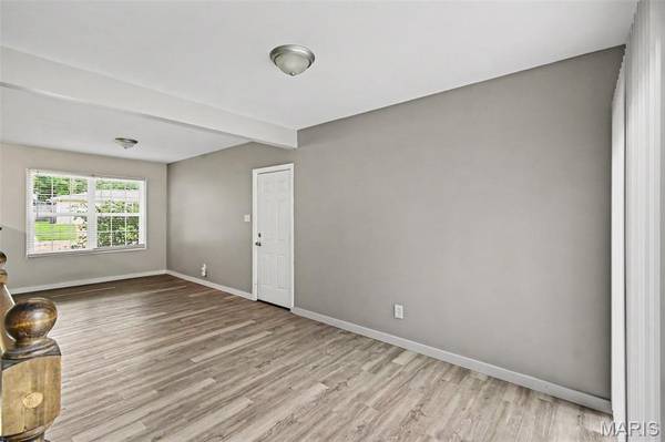 6706 Vineland DR, Hazelwood, MO 63042
