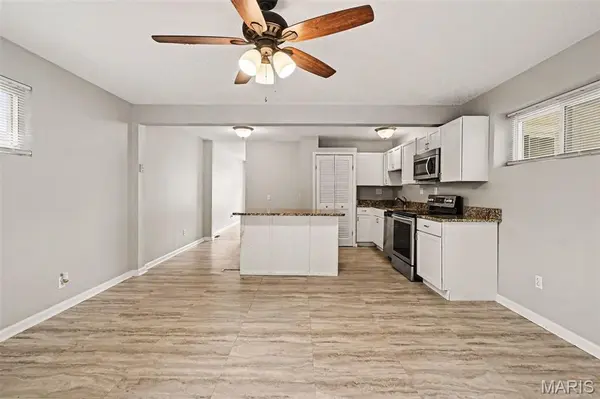 1555 Ville Gloria LN, Hazelwood, MO 63042