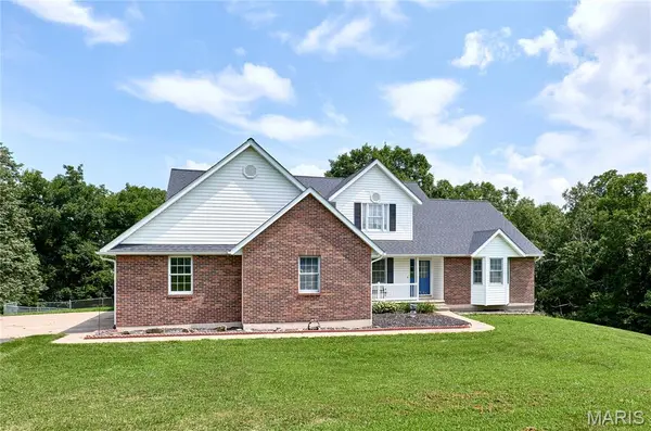 301 Country View DR, Winfield, MO 63389