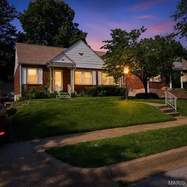 9007 Osage LN, St Louis, MO 63114