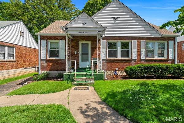 9007 Osage LN, St Louis, MO 63114