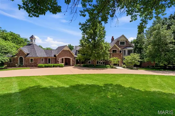 14 Brookwood RD, St Louis, MO 63131