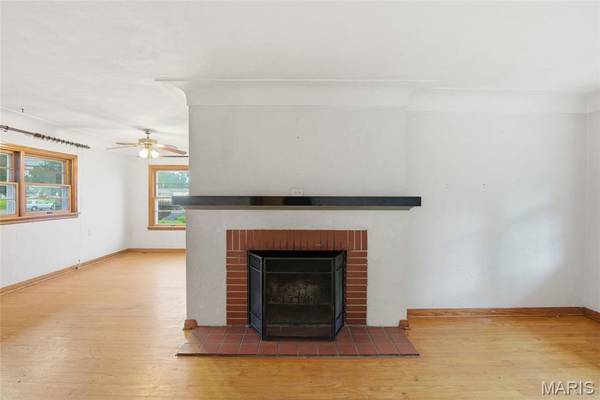 5912 N Belt W, Belleville, IL 62223