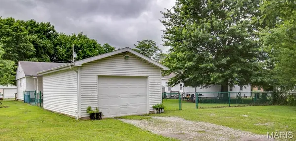 402 N Wood ST, Mulberry Grove, IL 62262