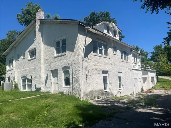 15000 Sinks RD, Florissant, MO 63034