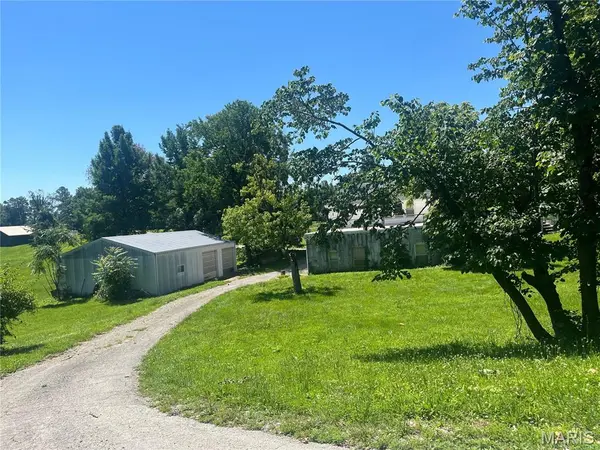 15000 Sinks RD, Florissant, MO 63034