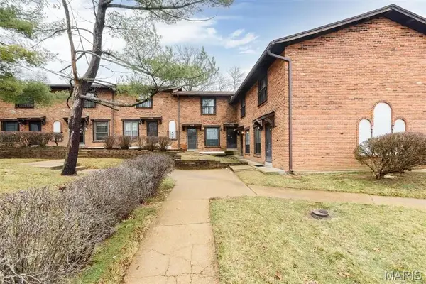 1278 North and South RD, St Louis, MO 63130