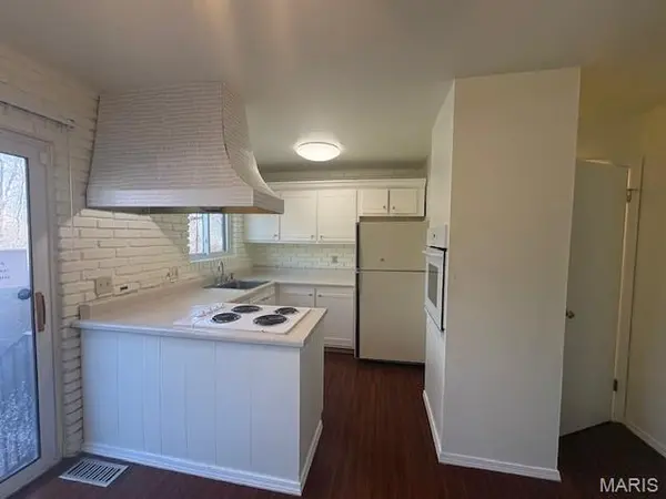 1278 North and South RD, St Louis, MO 63130