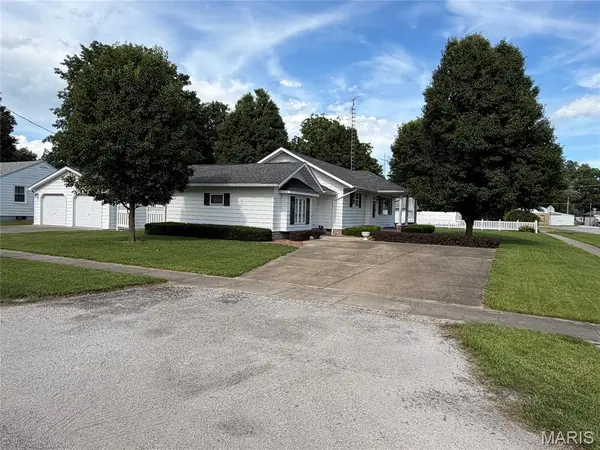120 Madison ST, Nokomis, IL 62075