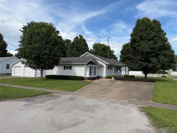 120 Madison ST, Nokomis, IL 62075