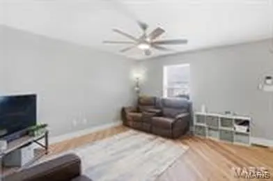 3024 Caroline ST, St Louis, MO 63104