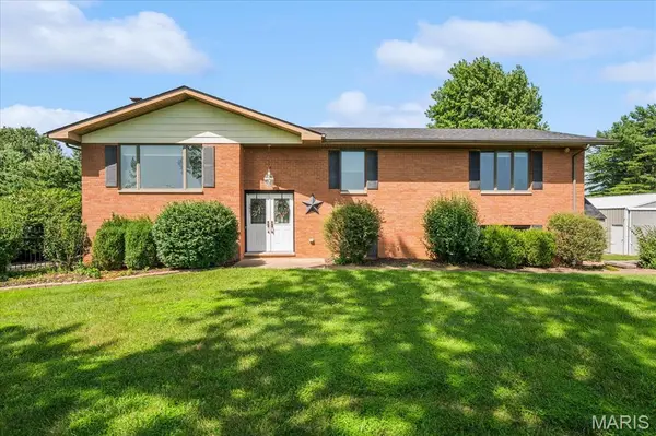 13 Timber Oak DR, O'fallon, IL 62269