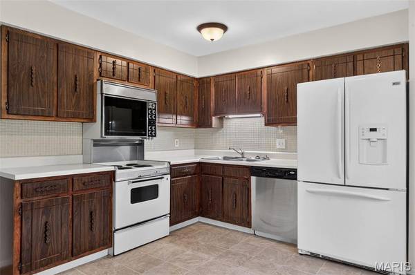 1131 Wagonwheel TRL, Ellisville, MO 63011