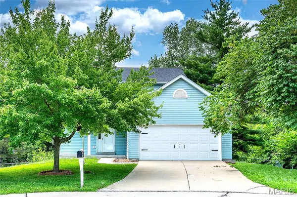 822 Estes Park DR, St Peters, MO 63376
