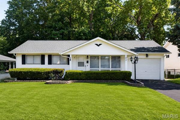 8341 Buddie DR, Hazelwood, MO 63042