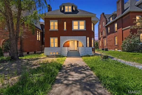 4266 Washington BLVD, St Louis, MO 63108