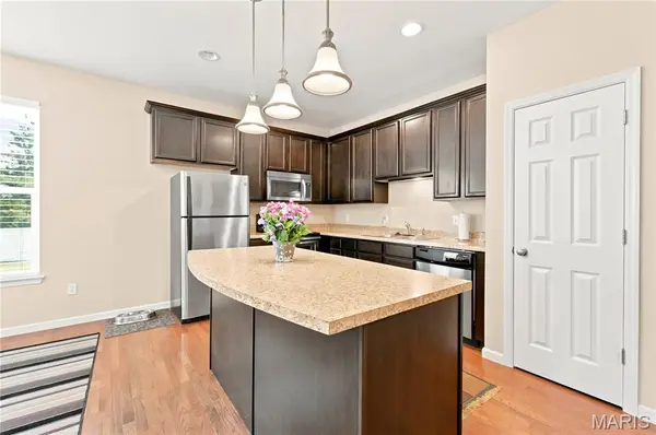 226 City Gate LN, St Charles, MO 63303
