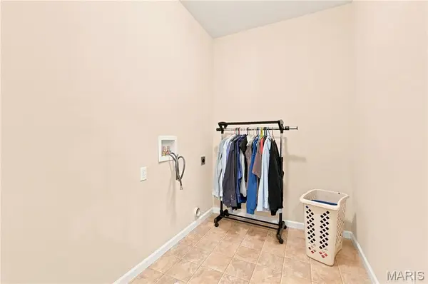 226 City Gate LN, St Charles, MO 63303