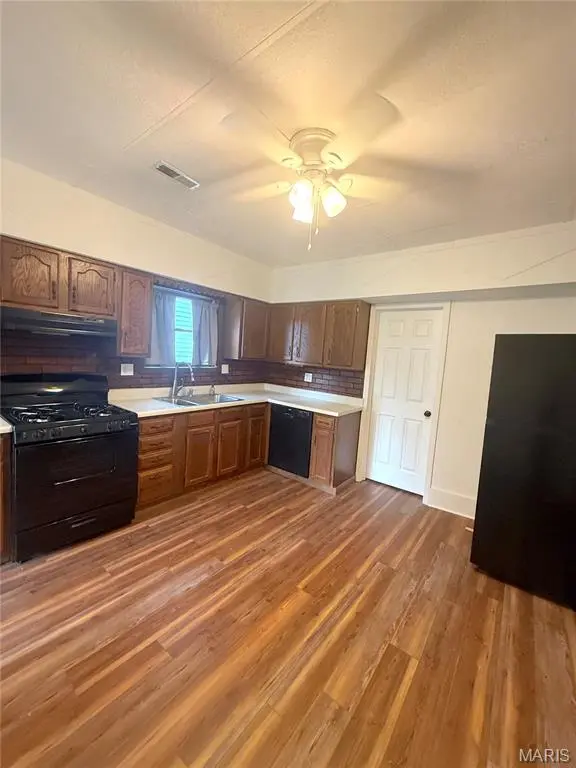 511 E BECKEMEYER AVE, Beckemeyer, IL 62219