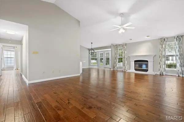 8010 Knights Crossing DR, O'fallon, MO 63368
