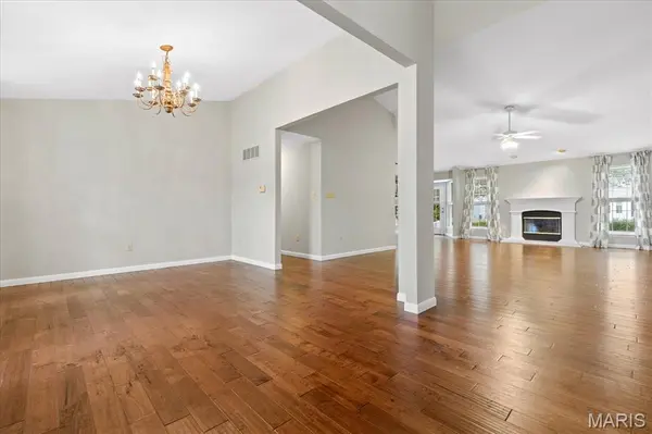 8010 Knights Crossing DR, O'fallon, MO 63368