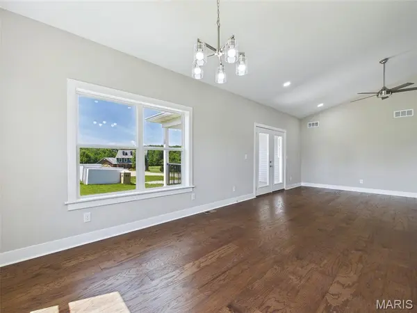 126 Woodland Hills CT, Alton, IL 62002