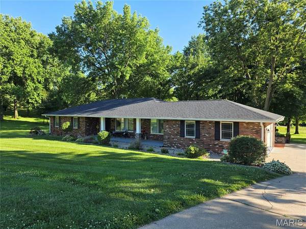 8 W Lockhaven CT CT, Edwardsville, IL 62025