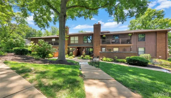 1902 Meadowtree LN #2, Kirkwood, MO 63122