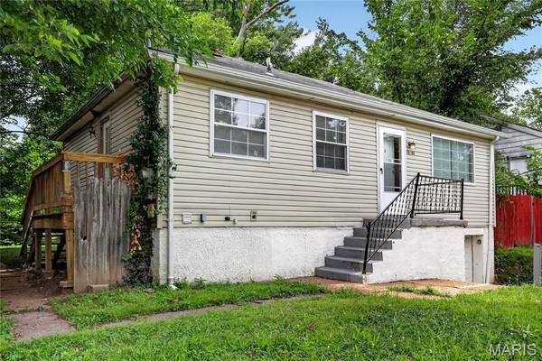 10183 Cloverdale DR, St Louis, MO 63136
