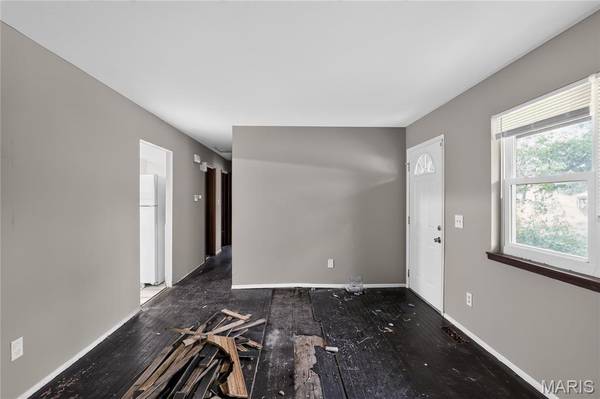 1441 Oliveto LN, Hazelwood, MO 63042