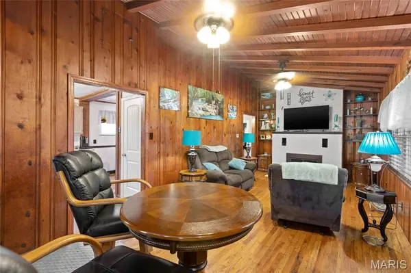 6240 Antire RD, High Ridge, MO 63049