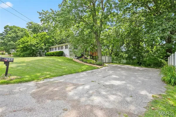 6240 Antire RD, High Ridge, MO 63049