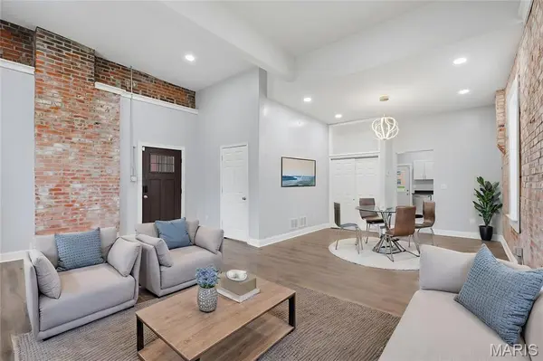 8321 Minnesota AVE, St Louis, MO 63111