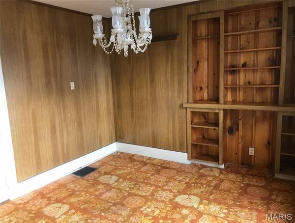 401 Jackson ST, Louisiana, MO 63353