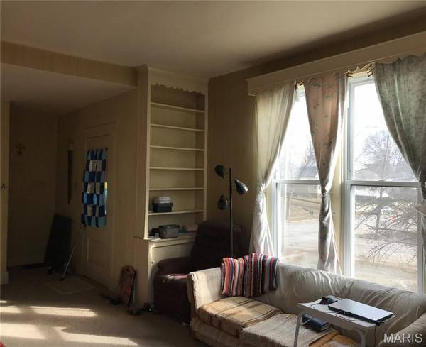 401 Jackson ST, Louisiana, MO 63353