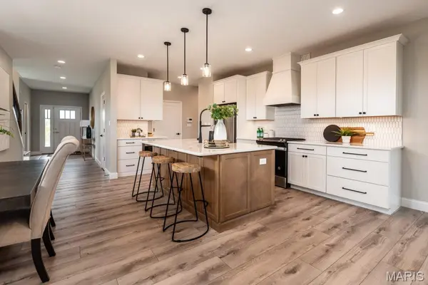 734 Barnwood Hill DR, O'fallon, MO 63385