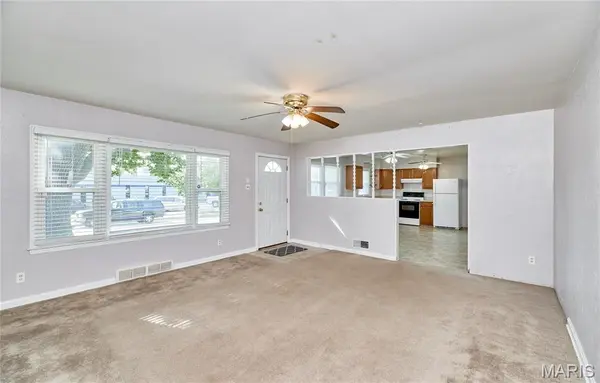 5 Ridgeview CT, St Charles, MO 63301