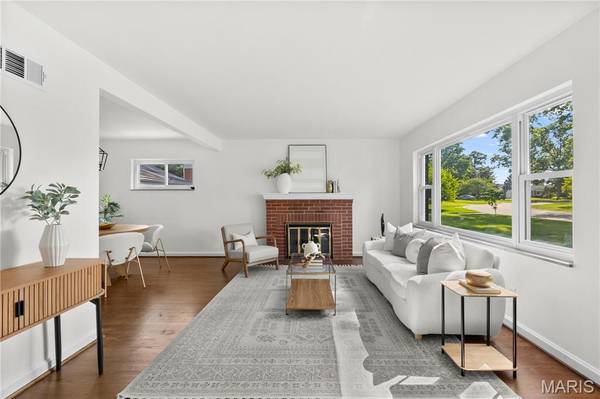 63 Turf CT, Webster Groves, MO 63119