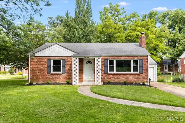 63 Turf CT, Webster Groves, MO 63119