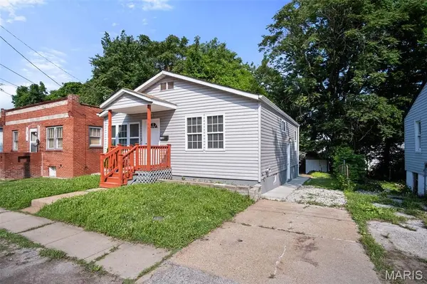 735 Dammert AVE, Bella Villa, MO 63125