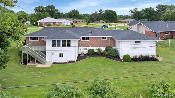 11872 Doverhill CT, Sunset Hills, MO 63128