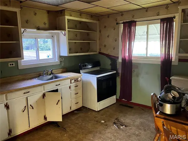 215 W 4th ST, West Frankfort, IL 62896