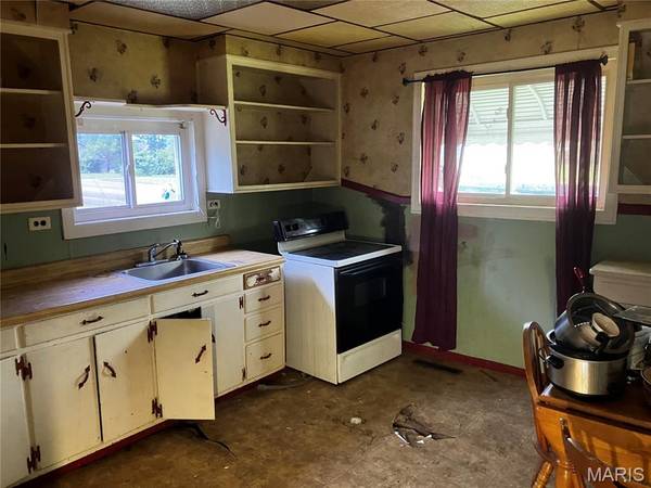 215 W 4th ST, West Frankfort, IL 62896