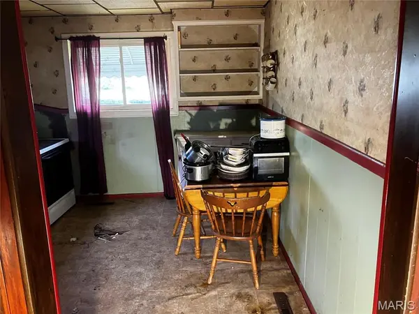 215 W 4th ST, West Frankfort, IL 62896