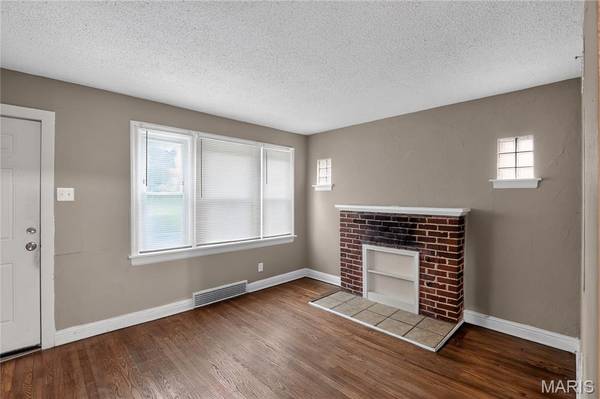212 Thoroughman AVE, St Louis, MO 63135