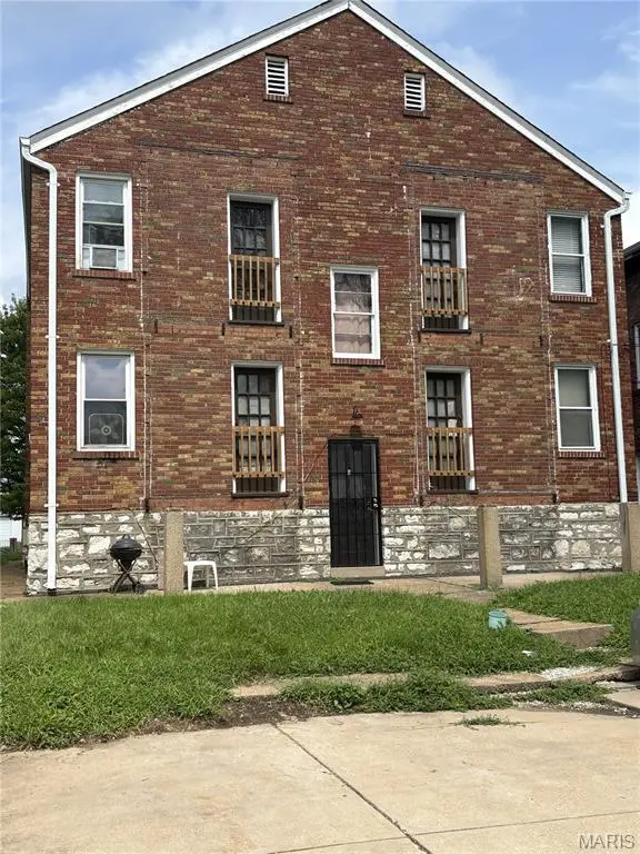8814 Riverview BLVD, St Louis, MO 63147