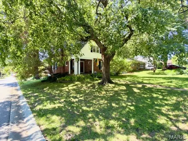 280 N Castello ST, Florissant, MO 63031